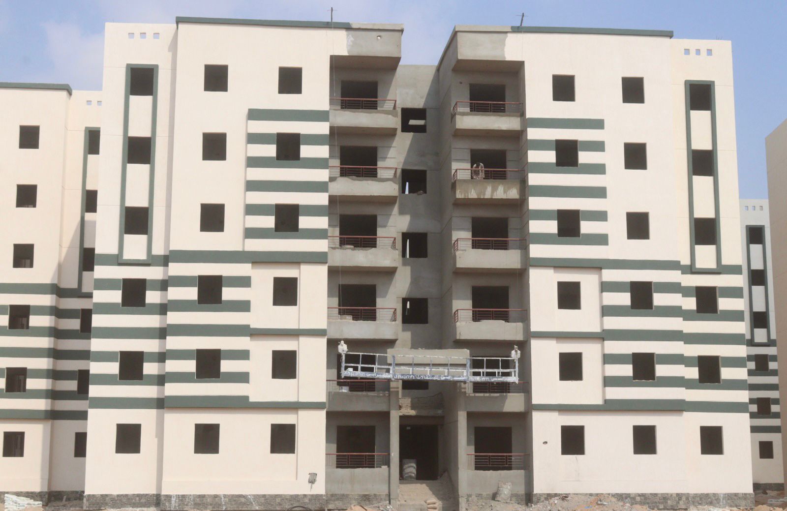 وزير الإسكان يكشف معدلات تنفيذ مشروع “سكن كل المصريين” بالعاشر من رمضان