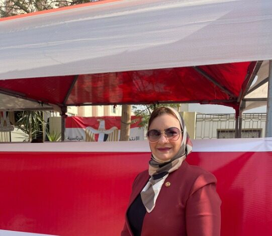 الدكتورة رانيا خليل تدلي بصوتها في الانتخابات الرئاسية