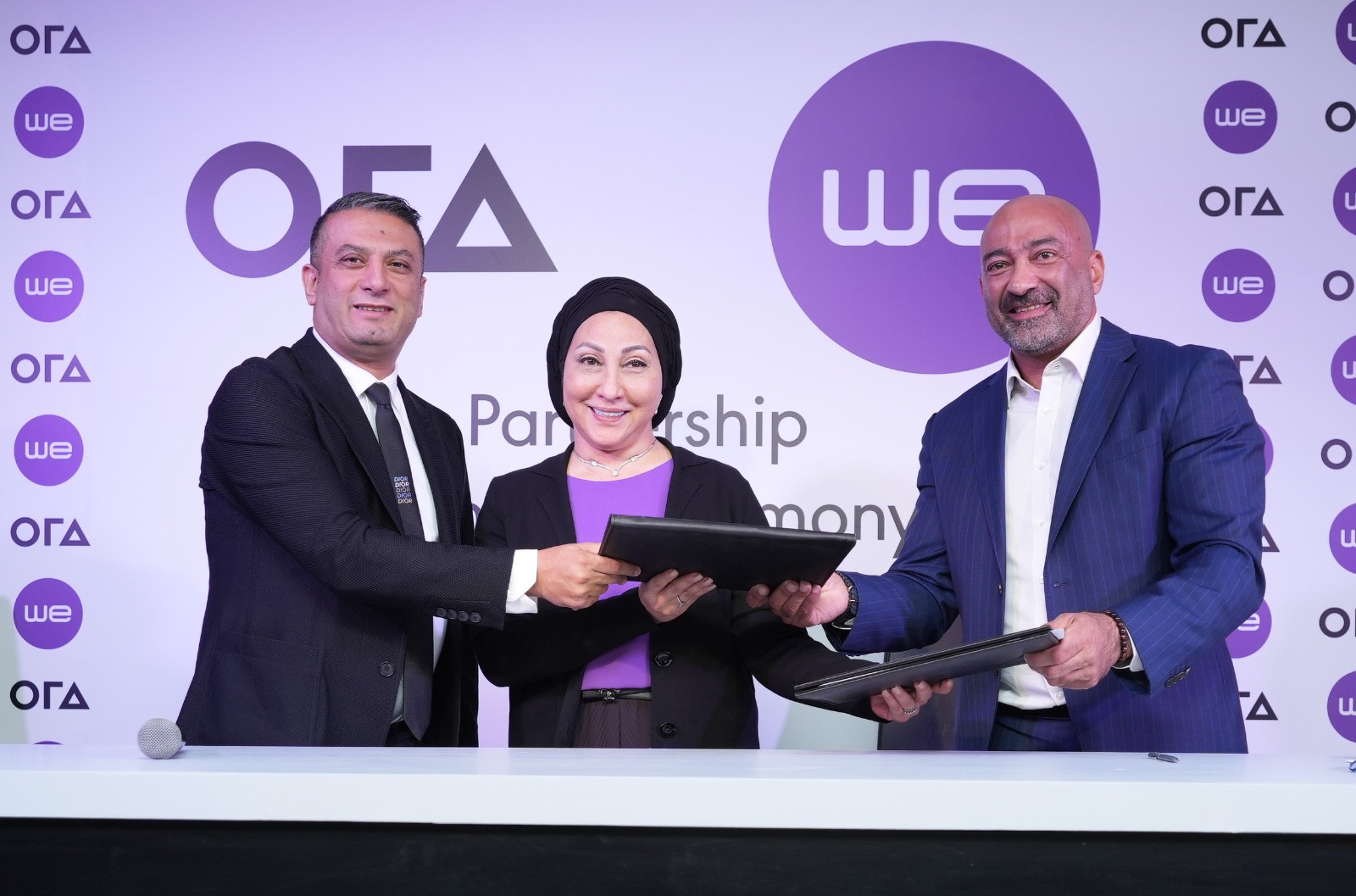 “وي” توقع بروتوكول تعاون مع شركة أورا ديفلوبرز لتقديم خدمات الاتصالات المتكاملة والمدن الذكية بمشروعاتها العقارية