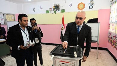 وزير الإسكان يُدلي بصوته فى الانتخابات الرئاسية بالقاهرة الجديدة