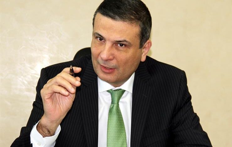 وزير الزراعة يطمئن على مسئول حماية الأراضي المعتدى عليه بسوهاج: لن نتراجع عن إزالة التعديات وزير الزراعة يطمئن على مسئول حماية الأراضي المعتدى عليه بسوهاج: لن نتراجع عن إزالة التعديات