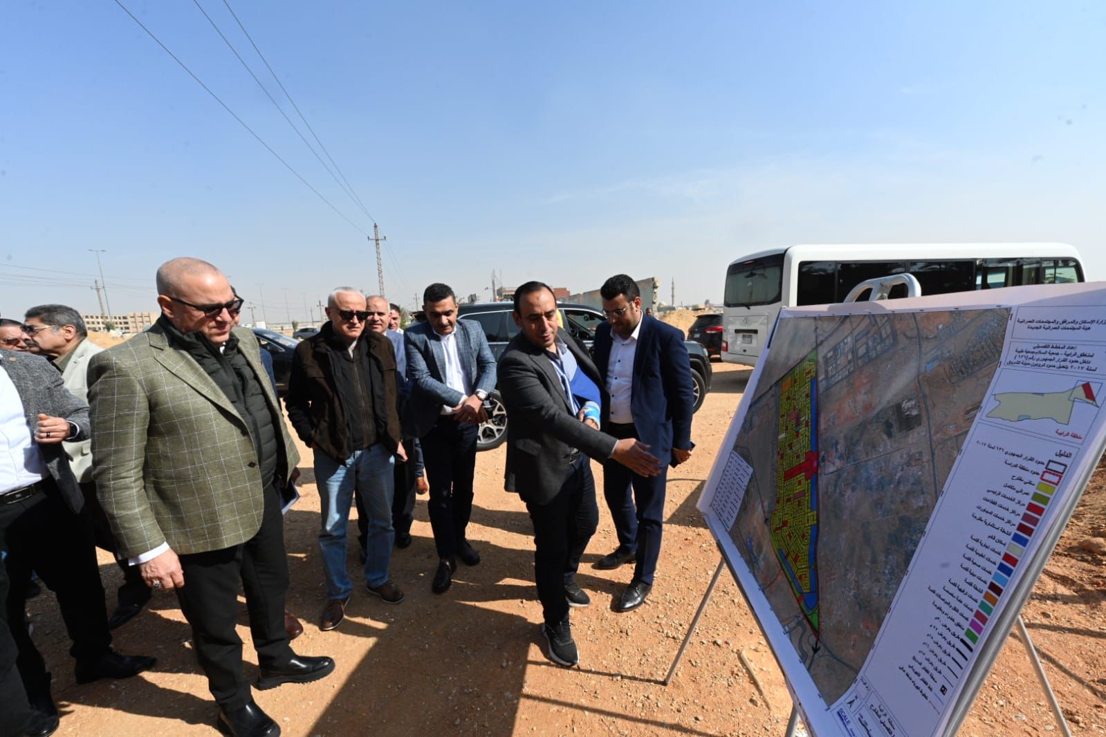 الجزار يتفقد أعمال الطرق والمرافق بالمناطق المضافة لمدينة الشروق 