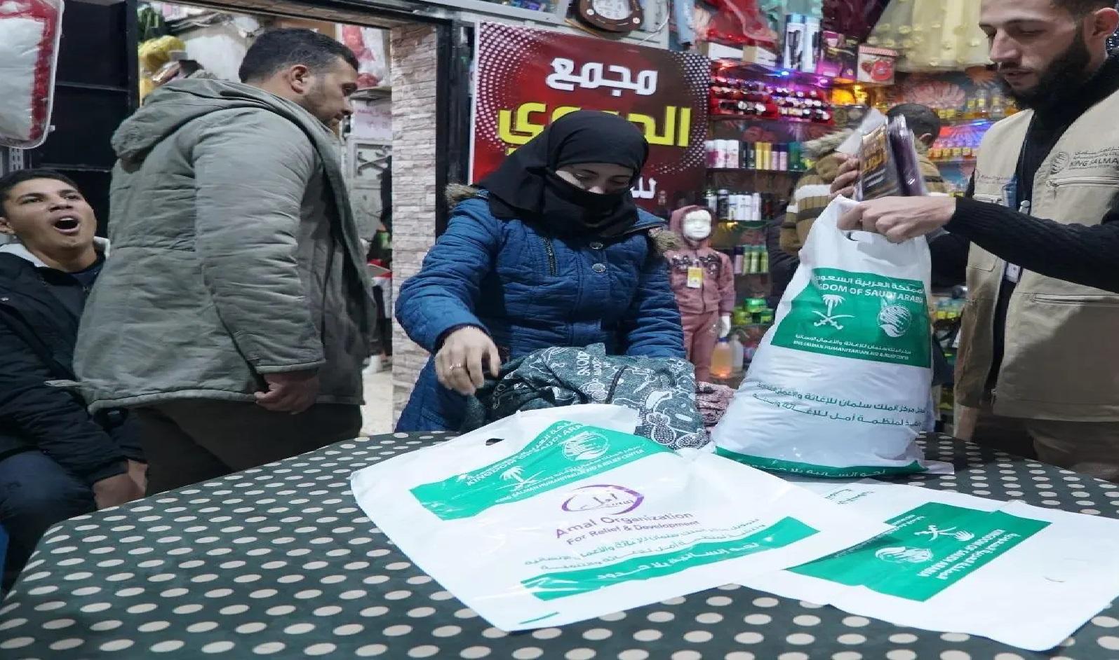 مركز الملك سلمان للإغاثة يسلم أدوات المهنة لـ 124 متدربًا ومتدربة من الأيتام ومعيلات الأسر في اليمن