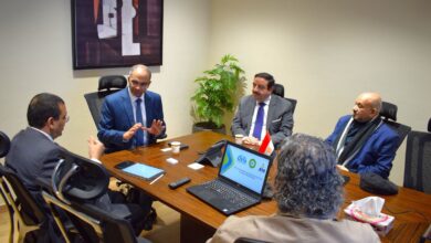 نائب وزير الإسكان يناقش مع ممثلي المقاولون العرب وشركة عالمية تكنولوجيا تحسين أداء محطات المياه