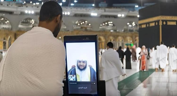 السعودية تسخر الذكاء الاصطناعي للرد على استفسارات السائلين بالمسجد الحرام