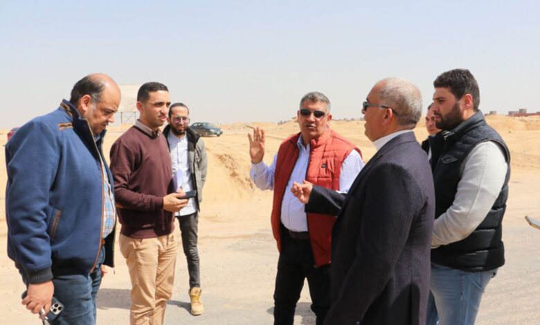 رئيس جهاز مدينة السادات يتفقد مشروعات رفع كفاءة الطرق والكهرباء بالمدينة