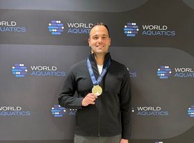 السباح المصري أحمد ندا يفوز بالمركز الأول في بطولة العالم للألعاب المائية للأساتذة