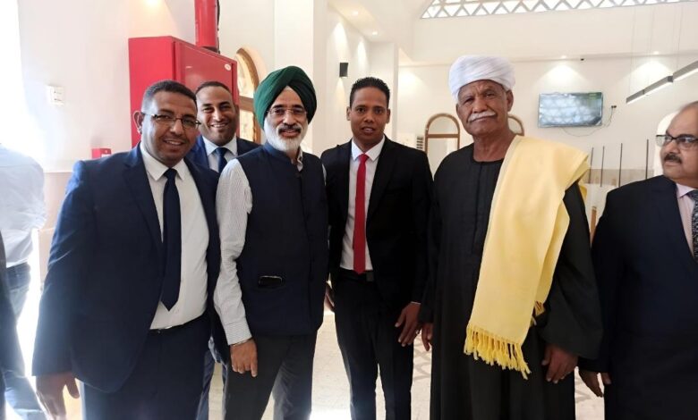 السفير الهندي بالقاهرة يزور مكتب بريد فارس بأسوان