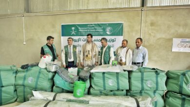 مركز الملك سلمان للإغاثة يوزع مساعدات إيوائية للمحافظات اليمنية المتضررة من السيول والأمطار