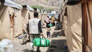 مركز الملك سلمان للإغاثة يوزع حقائب شتوية ويطلع على سير نشاط تدريب وتمكين أسر من معيلي الأيتام في اليمن