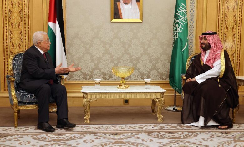  ولي العهد يلتقي الرئيس الفلسطيني.. ويؤكد وقوف المملكة الدائم إلى جانب الشعب الفلسطيني لنيل حقوقه المشروعة