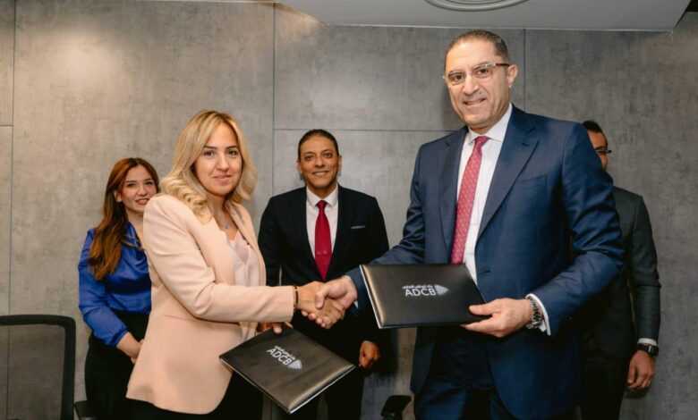 بنك أبوظبي التجاري يوقع اتفاقية شراكة حصرية مع فيزا لتقديم المزيد من الخدمات لعملائه