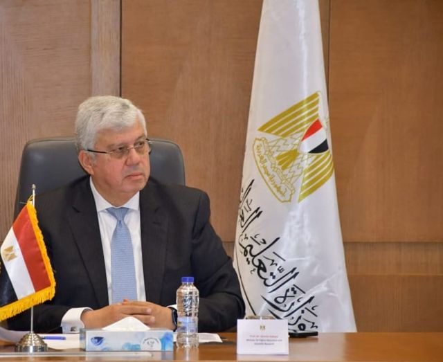 وزير التعليم العالي يوجه برفع درجة الاستعداد بالمستشفيات الجامعية خلال عيد القيامة   