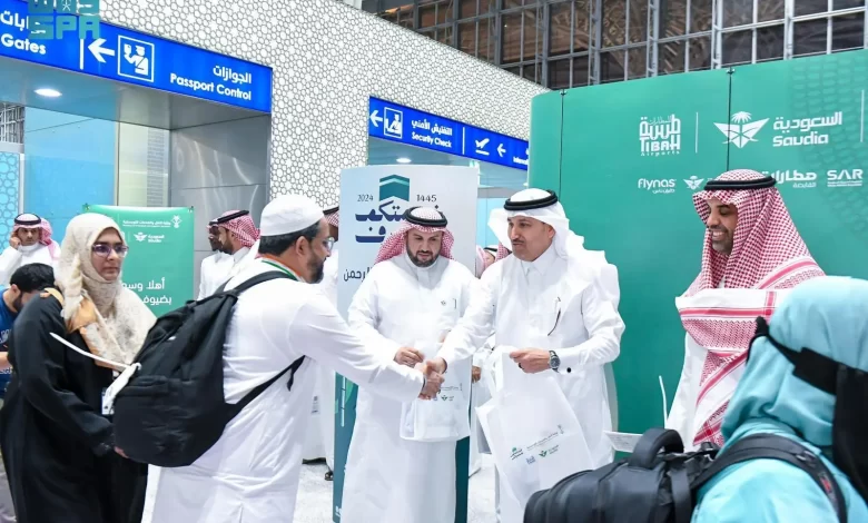 السعودية تستقبل أولى رحلات الحجاج لهذا العام في مطار الأمير محمد بن عبدالعزيز الدولي بالمدينة المنورة