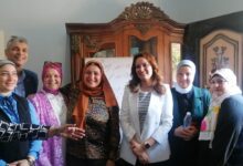 عبير عصام تتبرع بمليون جنيه لمبادرة «امسك قلمك واتعلم» لمحو أمية 2000 سيدة «صور»