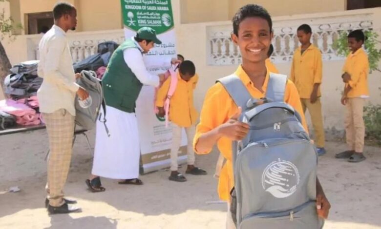 مركز الملك سلمان للإغاثة يوزع 21 ألف حقيبة تعليمية في الصومال
