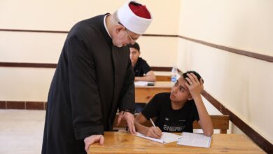 خلال تفقده إمتحانات الثانوية الأزهرية.. وكيل الأزهر يوجه رسالة دعم لطلاب غزة
