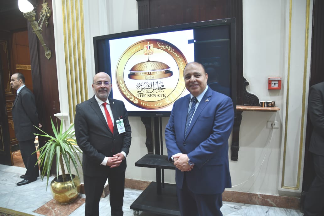 “صحة الشيوخ” تبحث تحديات قطاع المكملات الغذائية