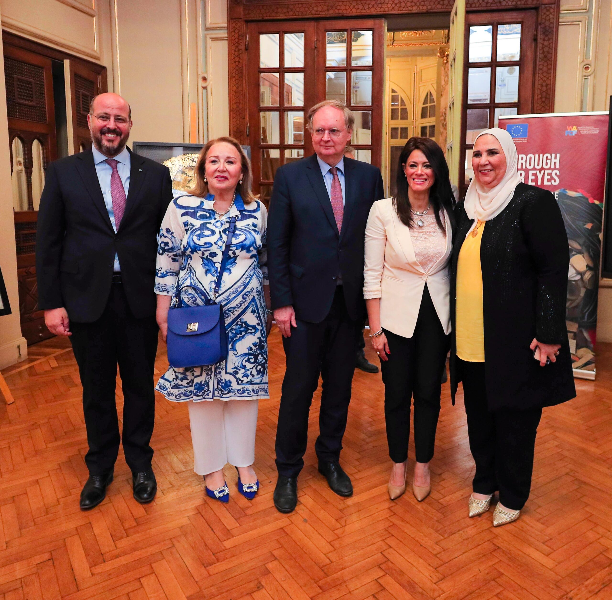 «المنتدى الدولي للفن التشكيلي من أجل التنمية» ينٌظم معرضًا للأعمال المعاد تدويرها بقصر السلطانة ملك