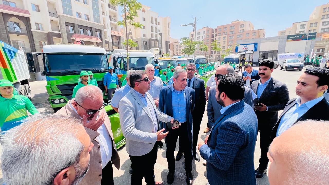 رئيسا «شركة وجهاز العاصمة الإدارية» يشهدان اصطفاف معدات وعناصر شركات النظافة والصيانة بالـR3