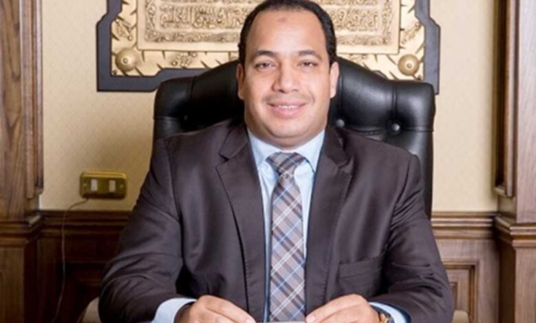 رئيس القاهرة للدراسات الاقتصادية يطالب بالبحث عن بدائل للبنزين والسولار