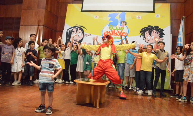 300 طفل يحتفلون بعيد ميلاد مجلة علاء الدين بمشاركة الفنان أحمد أمين