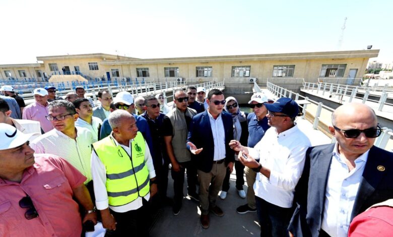 وزير الإسكان يتفقد سير العمل بمحطة مياه الشرب وتوسعاتها بمدينة الشيخ زايد 
