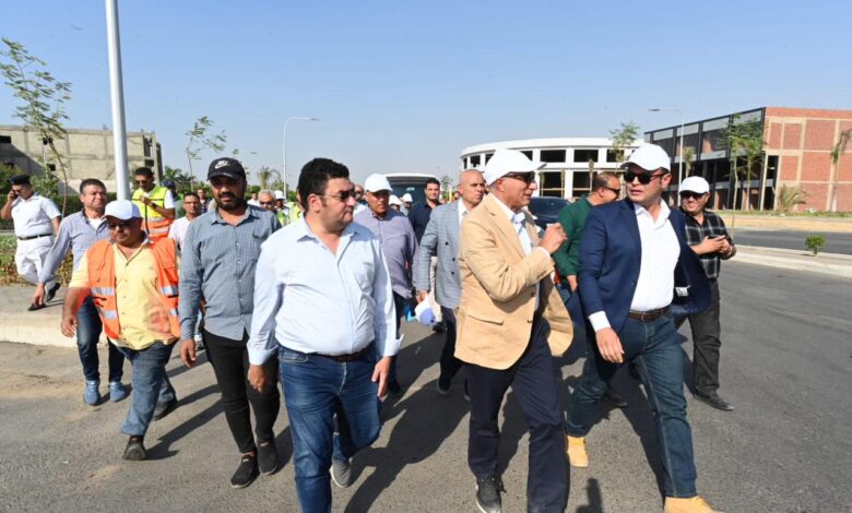 «الشربيني» يتفقد أعمال رفع كفاءة طرق المنطقة الصناعية بمدينة العبور