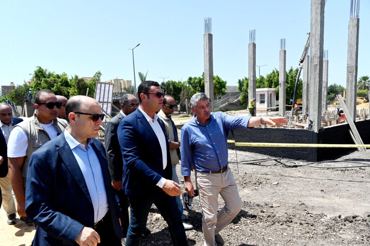 وزير الإسكان ومحافظ كفر الشيخ يتابعان سير العمل بمحطة معالجة صرف صحى مركز فوه