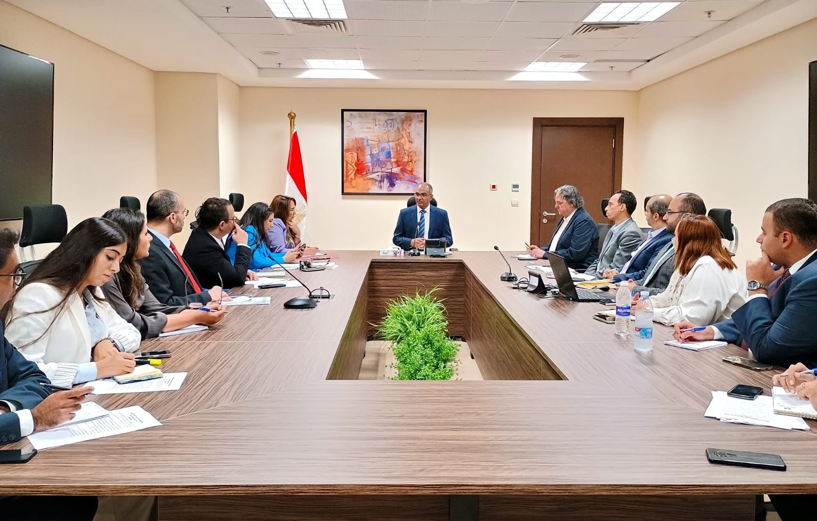 نائب وزير الإسكان يبحث آليات تمويل المشروعات القومية