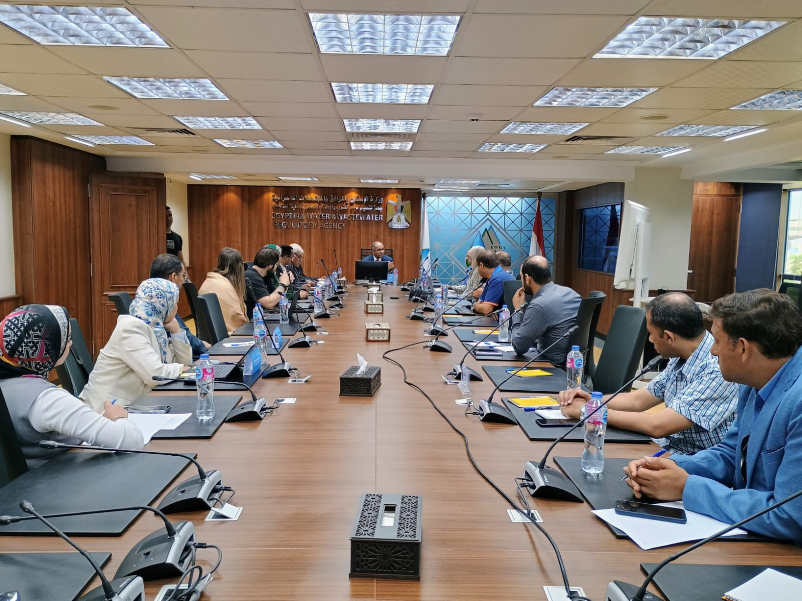 نائب وزير الإسكان يناقش سبل تنفيذ الأساليب الجديدة والمبتكرة في معالجة مياه الصرف الصحي