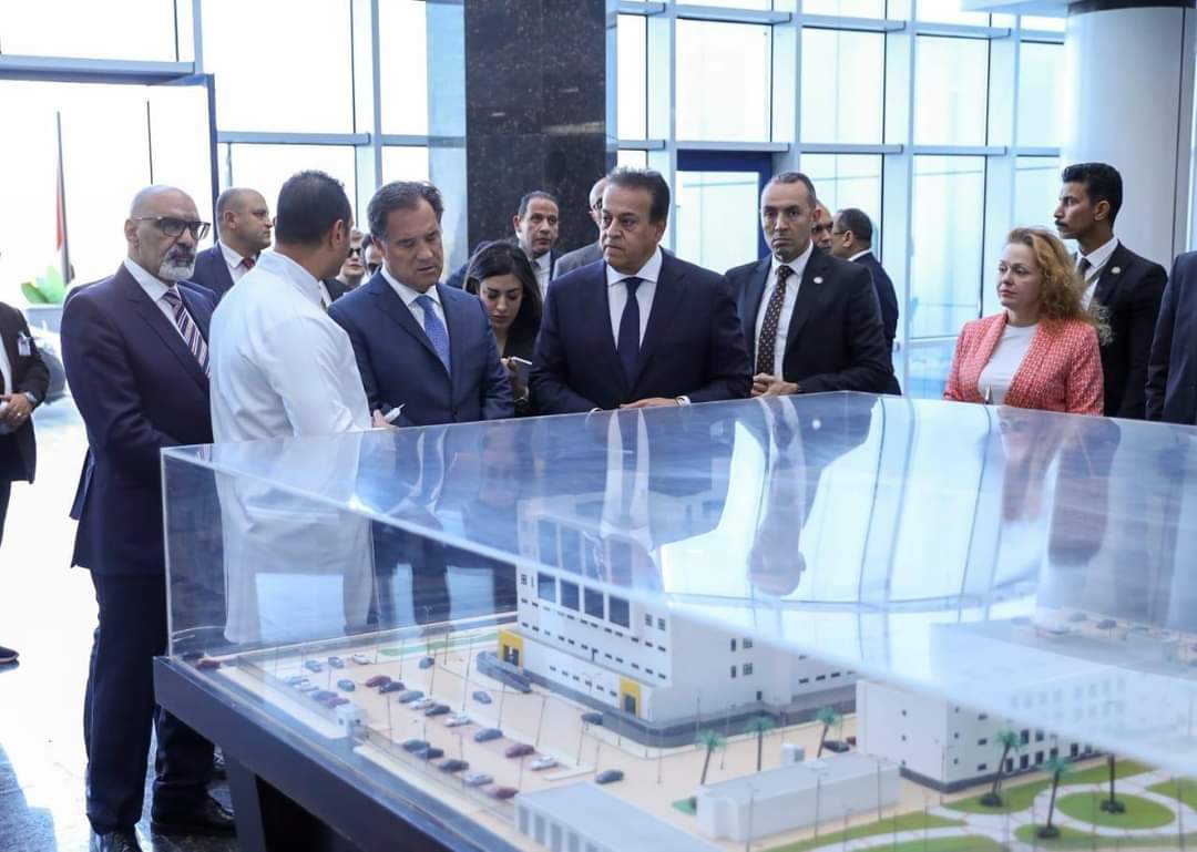 وزير الصحة ونظيره اليوناني يتفقدان مستشفى العاصمة الإدارية