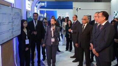 رئيس الوزراء يستعرض جهود التحول الرقمى ومجموعة من الخدمات الحكومية فى جناح Cairo ICT’24