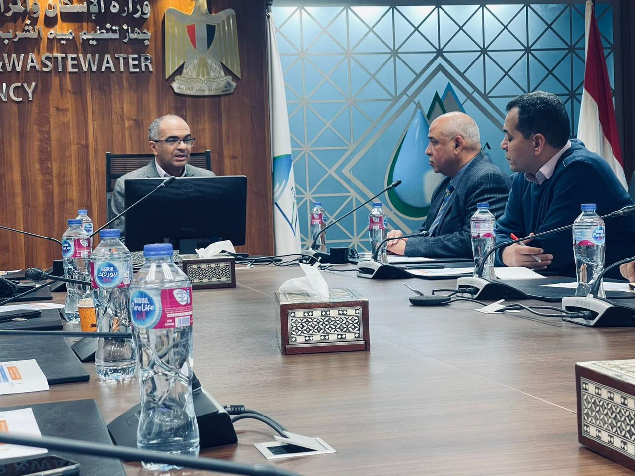 نائب وزير الإسكان يترأس اجتماعا لمتابعة خطة المراجعة الميدانية لكفاءة محطات المياه والصرف