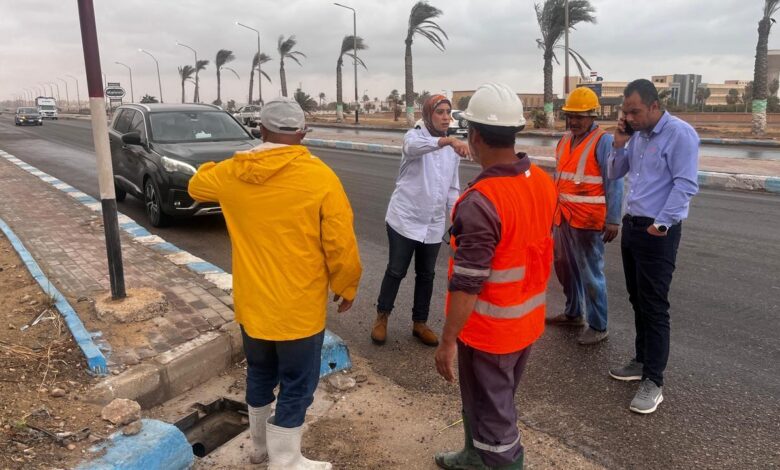 رئيس جهاز السويس الجديدة تتابع خطة عمل لجنة الكوارث والأزمات في التعامل مع الأمطار