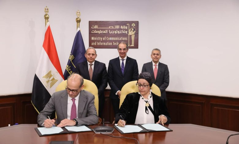 وزير الاتصالات ورئيس بنك مصر يشهدان توقيع بروتوكول تعاون لإعداد كوادر في التخصصات التكنولوجية المتقدمة وتأهيلها