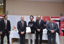 وزير العمل ومحافظ القاهرة  يُسلمان عقود عمل جديدة لذوى همم من أبناء “المحافظة” ..