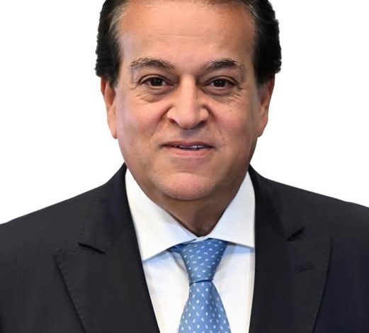 وزير الصحة: غلق المستشفى والإحالة للتحقيق عقوبة فورية لمن يطالب المريض بمقابل مادي للعلاج الطارئ وزير الصحة: غلق المستشفى والإحالة للتحقيق عقوبة فورية لمن يطالب المريض بمقابل مادي للعلاج الطارئ