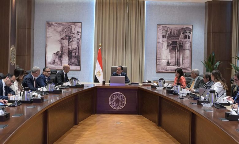 رئيس الوزراء يبحث الشراكة مع القطاع الخاص في ملف المدارس الفنية المتخصصة رئيس الوزراء يبحث الشراكة مع القطاع الخاص في ملف المدارس الفنية المتخصصة