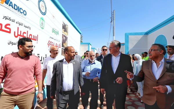 وزير البترول يفتتح تطوير قرية الطوناب بأسوان ضمن مبادرات القطاع المجتمعية وزير البترول يفتتح تطوير قرية الطوناب بأسوان ضمن مبادرات القطاع المجتمعية
