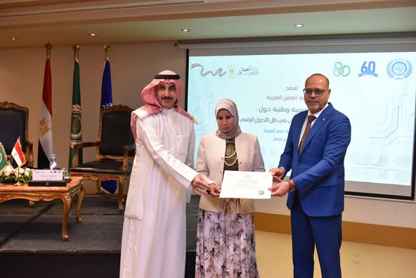 وزير العمل: حريصون على تعظيم الاستفادة من الرقمنة في مجال الأنماط الجديدة وتطوير إدارات التشغيل وزير العمل: حريصون على تعظيم الاستفادة من الرقمنة في مجال الأنماط الجديدة وتطوير إدارات التشغيل