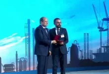 الرئيس السيسى يكرم عددا من النماذج الناجحة فى قطاعات العمل المختلفة
