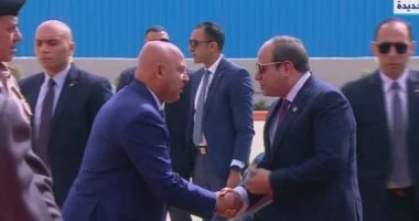 الرئيس السيسى يصل السويس للاحتفال بعيد العمال
