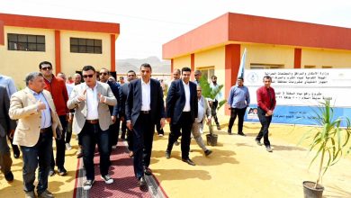 وزير الإسكان ومحافظ السويس يتفقدان مشروع رافع مياه السخنة