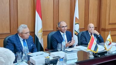 نائب وزير الإسكان يعقد اجتماعاً لتحديث منظومة أكواد مياه الشرب والصرف