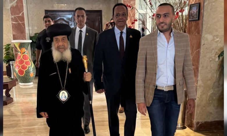 الأنبا دانيال مطران المعادي يزور النائب محمد تيسير مطر لتهنئته بعيد الأضحى الأنبا دانيال مطران المعادي يزور النائب محمد تيسير مطر لتهنئته بعيد الأضحى