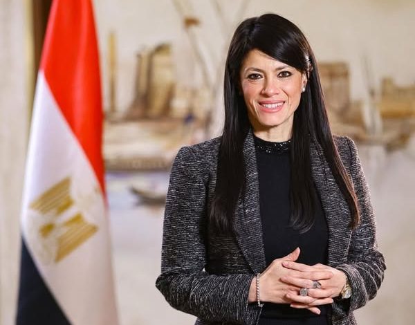 وزيرة التخطيط تصل الجزائر للمشاركة في الاجتماعات السنوية لمجموعة البنك الإسلامي للتنمية وزيرة التخطيط تصل الجزائر للمشاركة في الاجتماعات السنوية لمجموعة البنك الإسلامي للتنمية