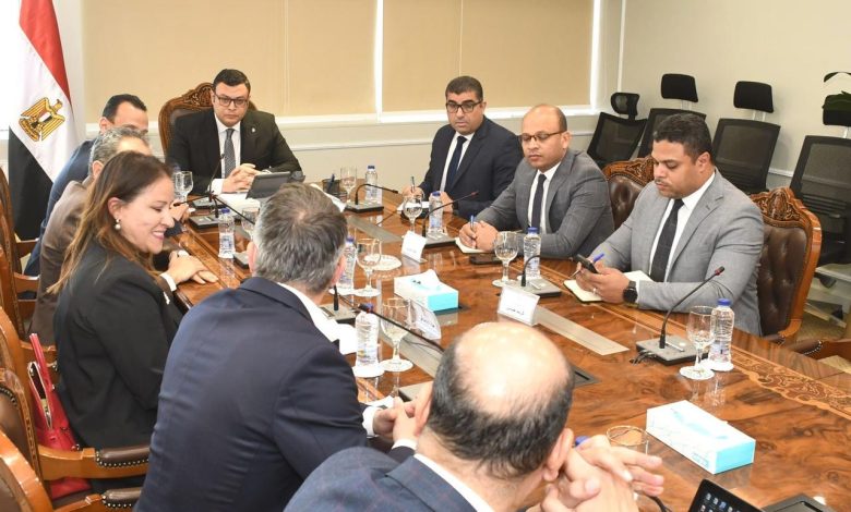 وزير الإسكان يبحث مع ممثل شركة The Bench العالمية جذب المستثمرين في مجال الفندقة وزير الإسكان يبحث مع ممثل شركة The Bench العالمية جذب المستثمرين في مجال الفندقة