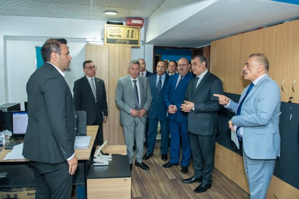 وزير الإنتاج الحربي يتفقد سير العمل بشركة المشروعات والاستشارات الهندسية التابعة للوزارة وزير الإنتاج الحربي يتفقد سير العمل بشركة المشروعات والاستشارات الهندسية التابعة للوزارة