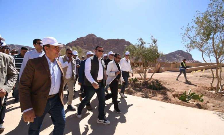 وزير الإسكان يتفقد النزل البيئى الجديد والمنتجع الجبلي بموقع التجلى الأعظم وزير الإسكان يتفقد النزل البيئى الجديد والمنتجع الجبلي بموقع التجلى الأعظم